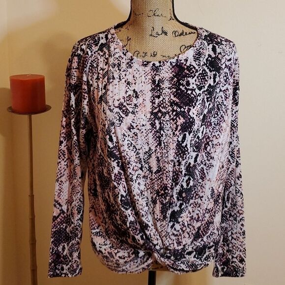 NWT Fever pink & gray snake print top size Medium - Picture 1 of 10